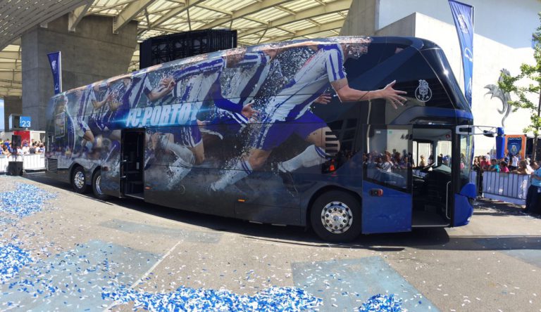 FC Porto enjoys the comfort on a double-decker