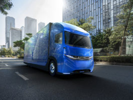 FUSO unveils E-FUSO at Tokyo Show