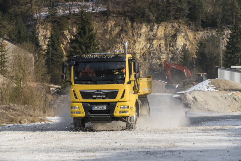 Offroad & Traction – successful pilot training for the tipper truck sector with MAN ProfiDrive