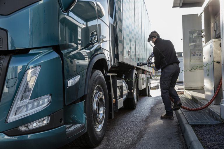 Volvo Trucks starts local LNG testing